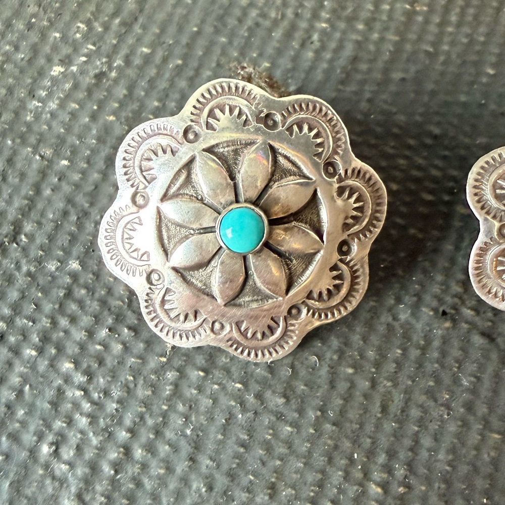 Vintage Navajo sterling silver & turquoise earrings - Picture 2 of 5